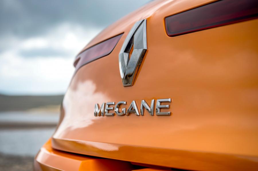 Логотип Renault Megane R.S. 280 Cup 2018 года  (UK) (фото 3 из 40)